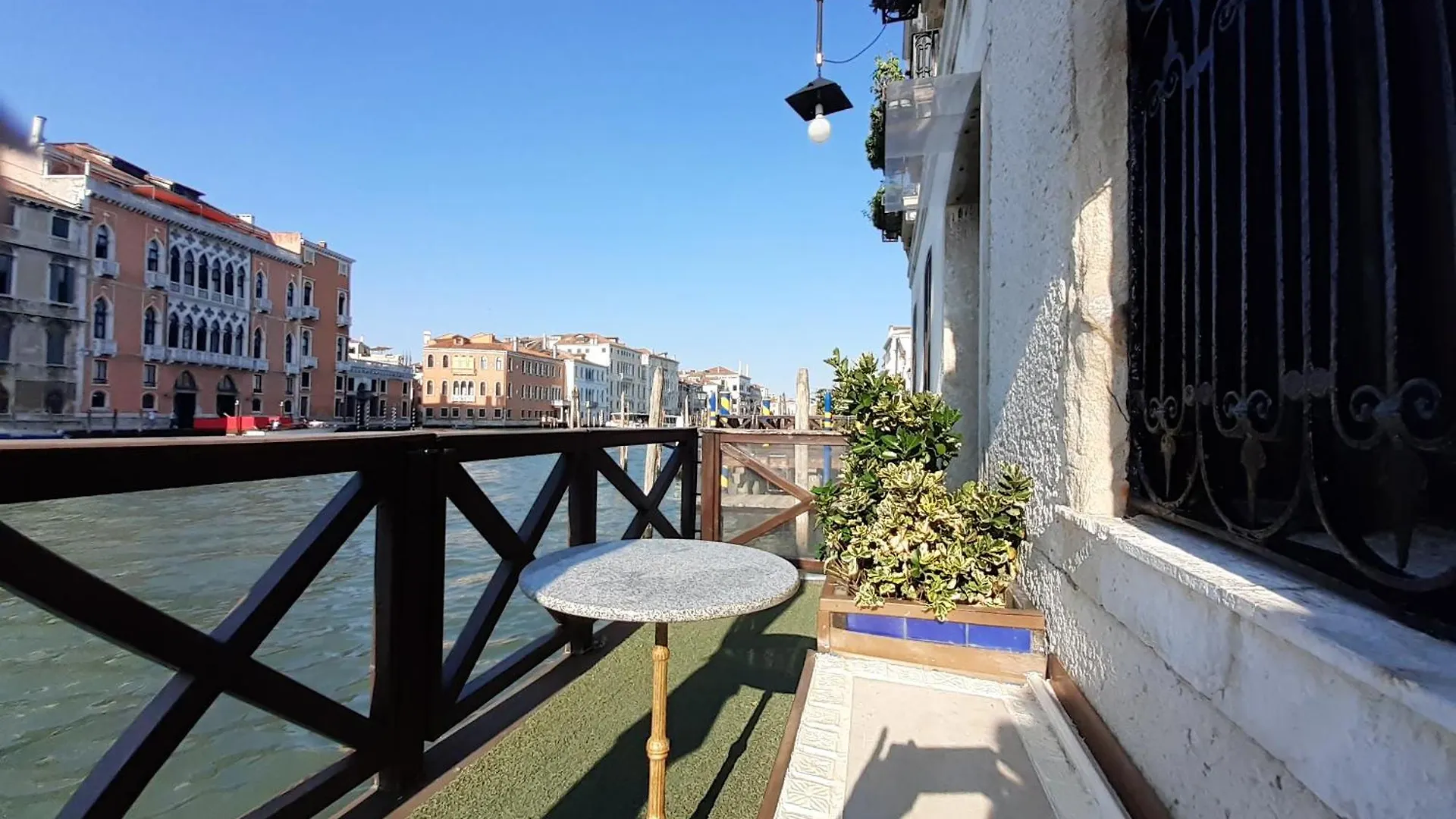 Honeymoon Suite On Grand Canal Venice Guest house
