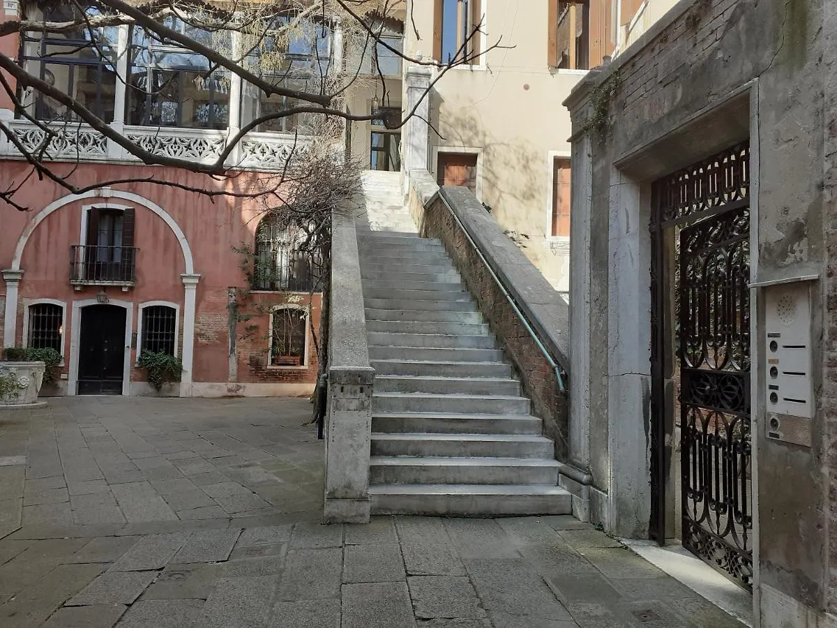 Honeymoon Suite On Grand Canal Venice Guest house